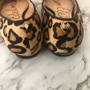 Pointy toe leopard flats